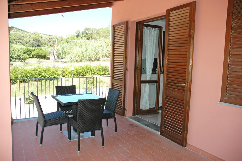 Ferienwohnung Baia Fiorita Porto Azzurro Exterior foto